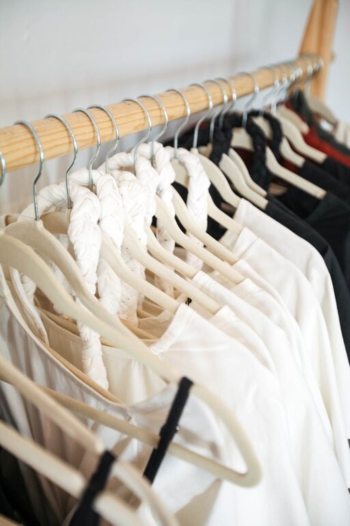 How to Build a Basic Capsule Wardrobe: A Simple Guide
